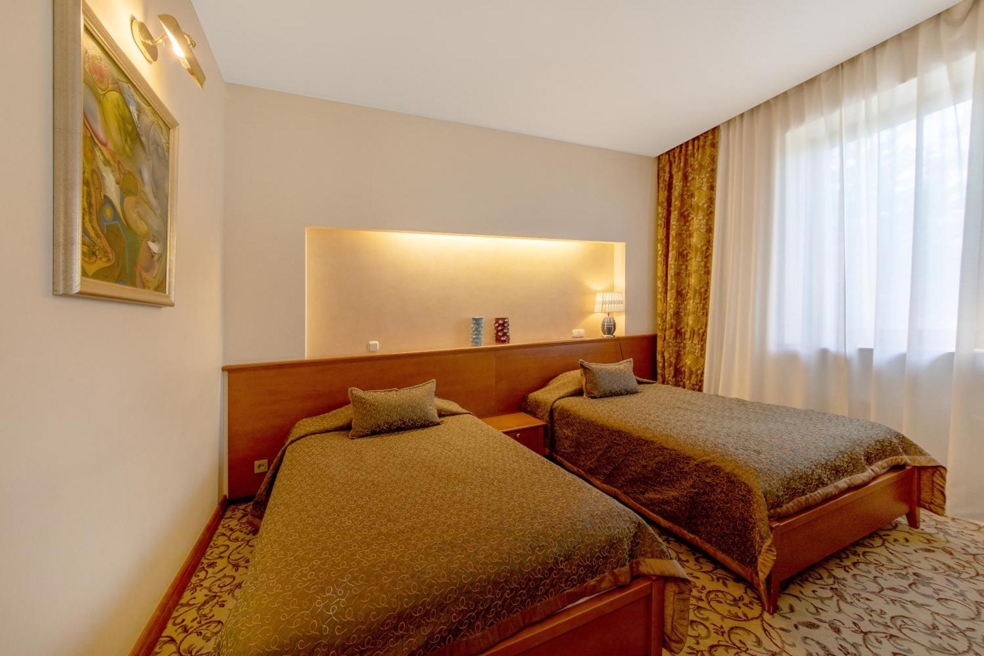 Pazaislis Park Hotel Kaunas Exteriör bild