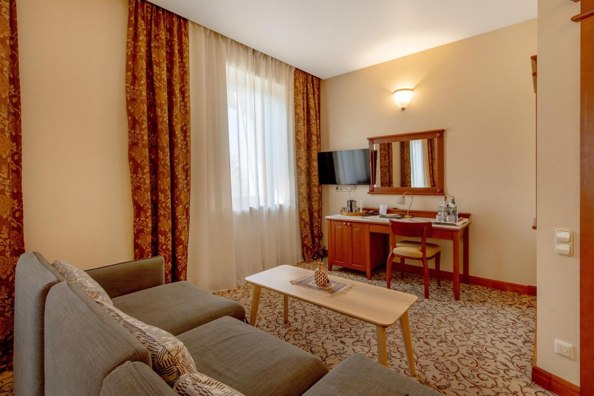 Pazaislis Park Hotel Kaunas Exteriör bild