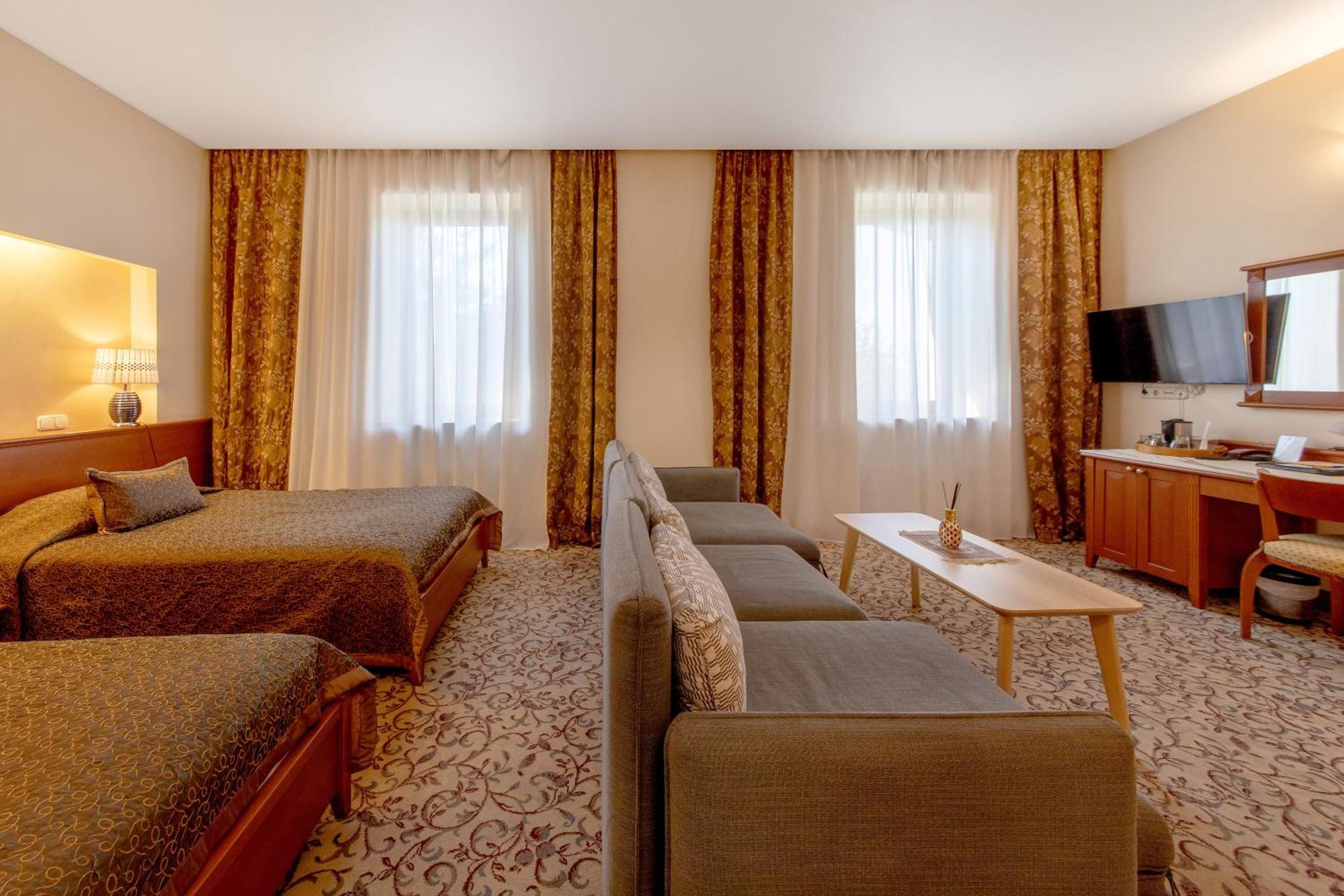 Pazaislis Park Hotel Kaunas Exteriör bild